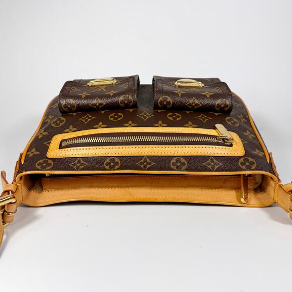 Louis Vuitton Monogram Hudson GM - Picture 8 of 15